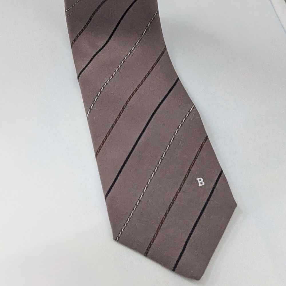 Like New Bally Brown (Tan) Lightly Striped Classic Silk Tie Made in Spain.